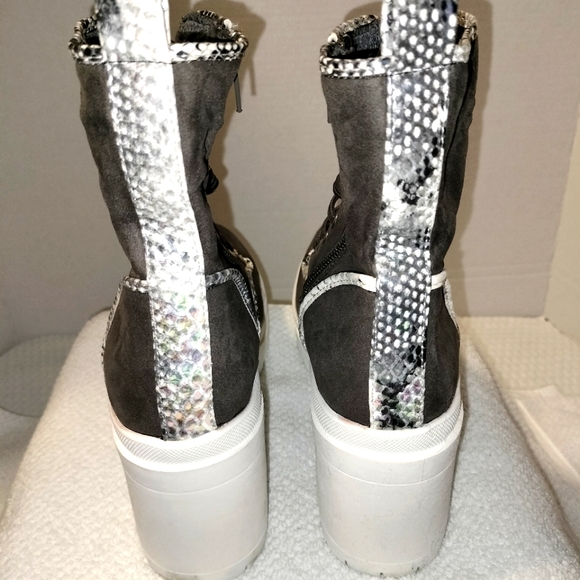 Bamboo Women's Taupe Platform Chunky Heeled Boot Sz EU/37.5 US 7.5 - Picture 5 of 9